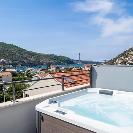 Awesome In Stara With Jacuzzi Apartamento Mokošica