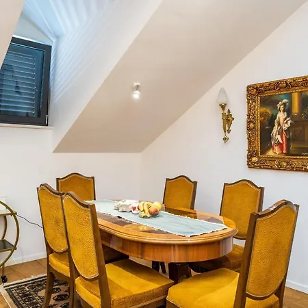 Awesome In Stara With Jacuzzi Apartamento Mokošica